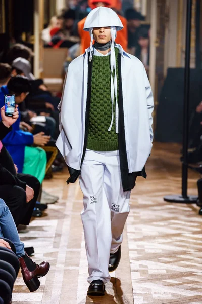 Look 32